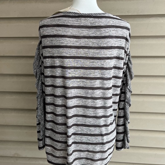 •Mystree• NWT Black and Grey Striped Long Sleeve Tee - Size Small - Picture 6 of 10